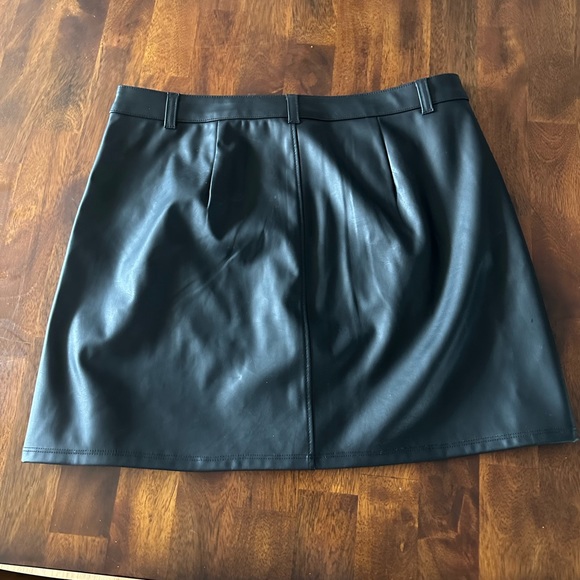 Women’s Faux Leather Skirt - Picture 3 of 4